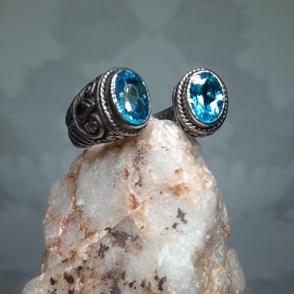 925, 18k Yellow Gold And Blue Topaz Open Ring.